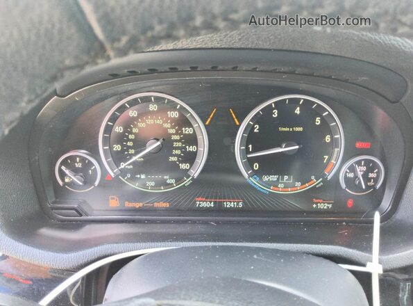 5UXWX7C55H0U39890 2017 BMW X3 White Սարքավորումների վահանակի տեսք