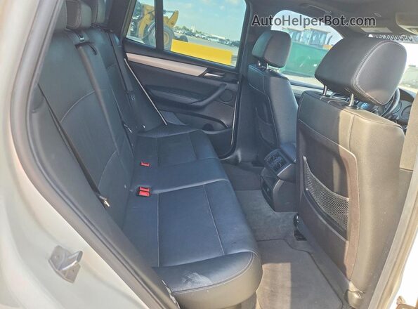 5UXWX9C32H0W66870 2017 BMW X3 Белый Вид задней части салона