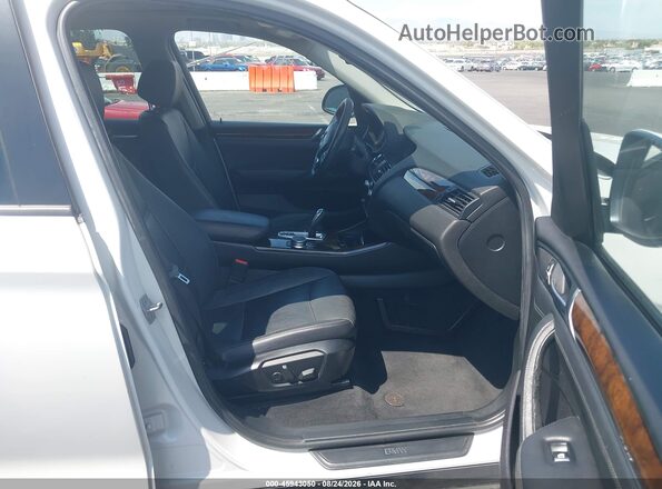 5UXWX9C33H0W69471 2017 BMW X3 White წინა სალონის ხედი