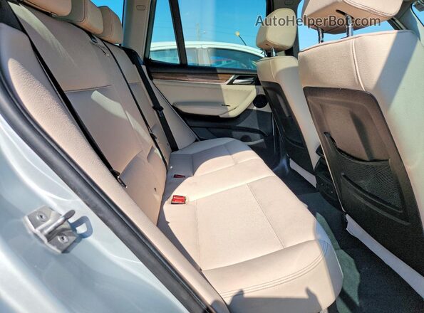 5UXWX9C39H0W71239 2017 BMW X3 Silver Vista interior trasera