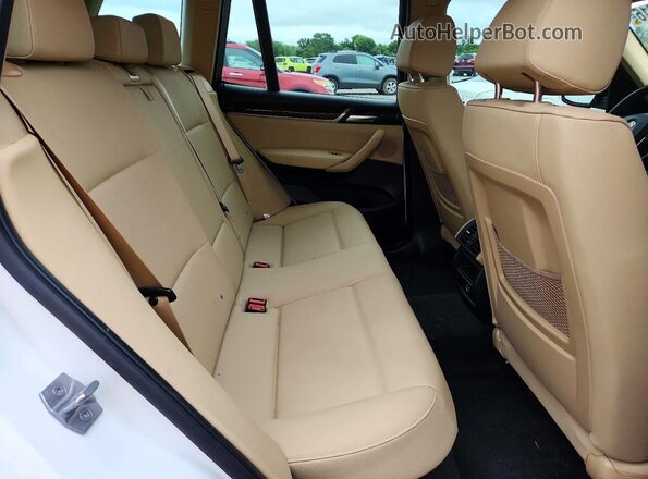 5UXWX9C3XH0W77230 2017 BMW X3 White Вид задньої частини салону