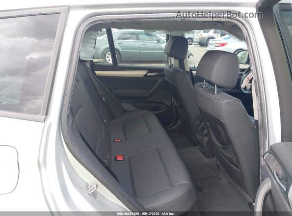 5UXWX9C3XH0W80032 2017 BMW X3 Silver Widok naklejki z numerem VIN