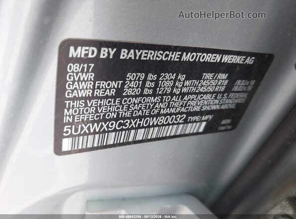 5UXWX9C3XH0W80032 2017 BMW X3 Silver Widok komory silnika