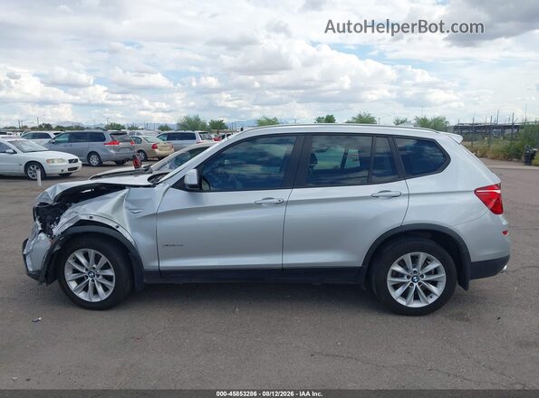 5UXWX9C3XH0W80032 2017 BMW X3 Silver Widok wnętrza 360 stopni