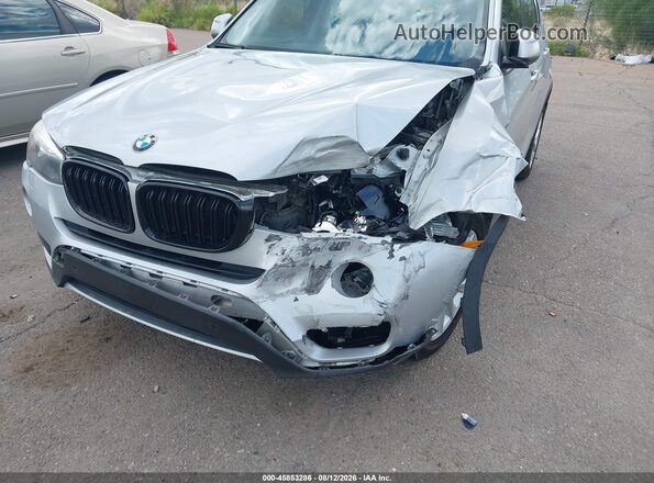 5UXWX9C3XH0W80032 2017 BMW X3 Silver Widok z przodu