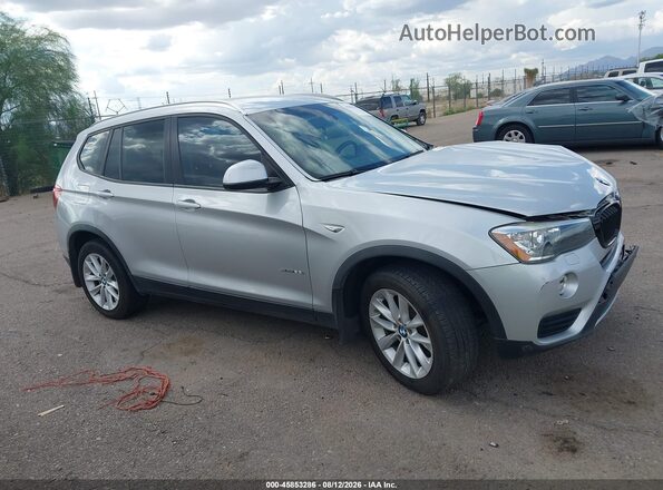 5UXWX9C3XH0W80032 2017 BMW X3 Silver Widok wnętrza z tyłu