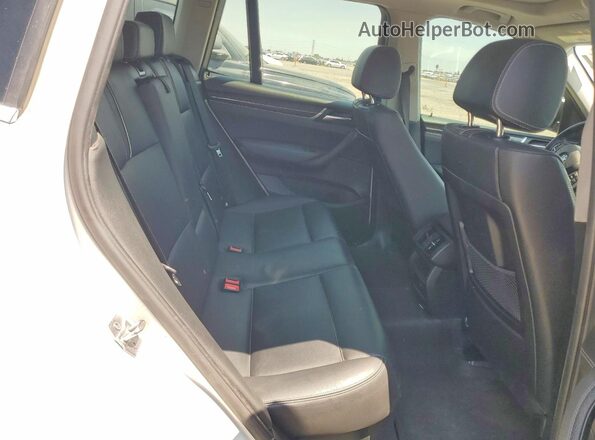5UXWX9C53G0D79993 2016 BMW X3 White Вид задньої частини салону