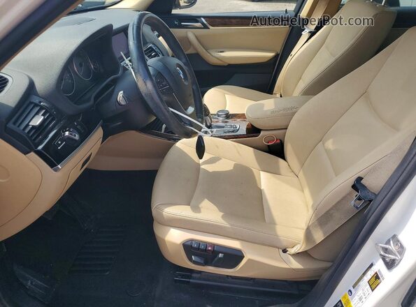 5UXWX9C57H0T01523 2017 BMW X3 Белый Вид салона спереди