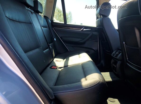 5UXWX9C58H0T08061 2017 BMW X3 Silver Widok wnętrza z tyłu