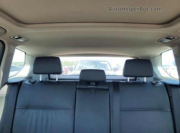 5UXWZ7C31H0V90332 2017 BMW X3 Red Rear seats view
