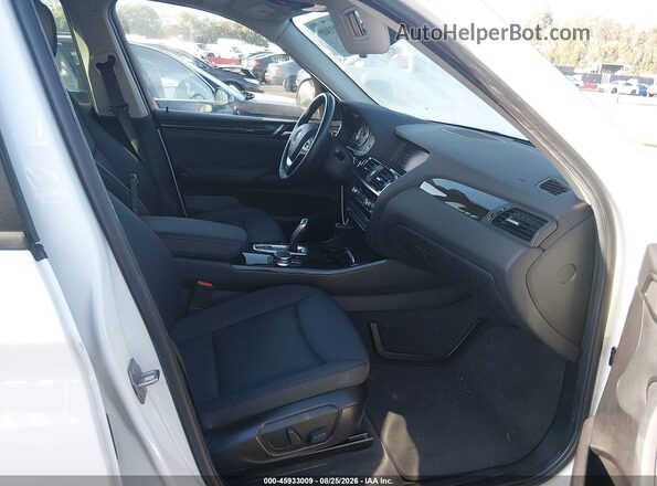 5UXWZ7C33H0V89392 2017 BMW X3 White Вид салону спереду