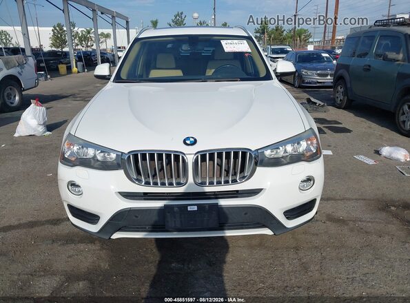 5UXWZ7C35H0X42628 2017 BMW X3 White Vista del cuadro de instrumentos