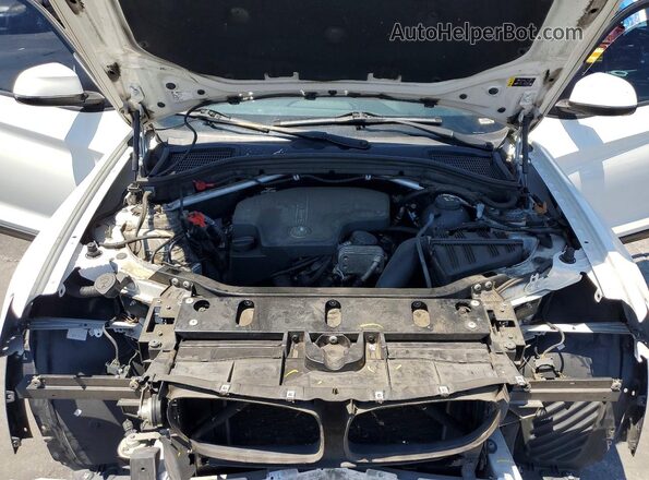 5UXWZ7C3XH0X39370 2017 BMW X3 Белый Вид задней части салона