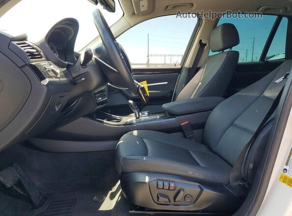 5UXWZ7C3XH0X39370 2017 BMW X3 Белый Вид салона спереди