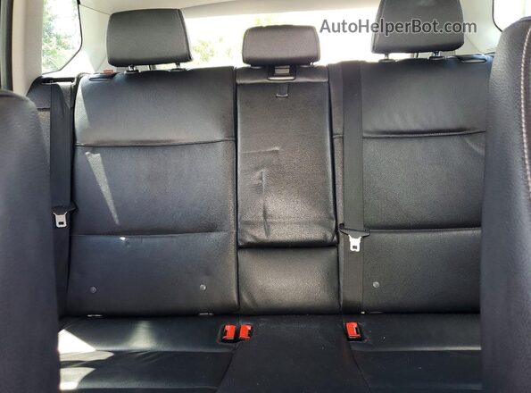 5UXWZ7C50H0V85690 2017 BMW X3 White Vista de los asientos traseros