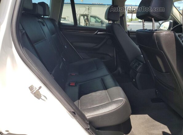 5UXWZ7C50H0V85690 2017 BMW X3 White Vista interior trasera