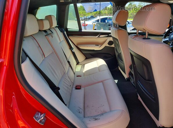 5UXWZ7C5XH0T44462 2017 BMW X3 Red Vista interior trasera