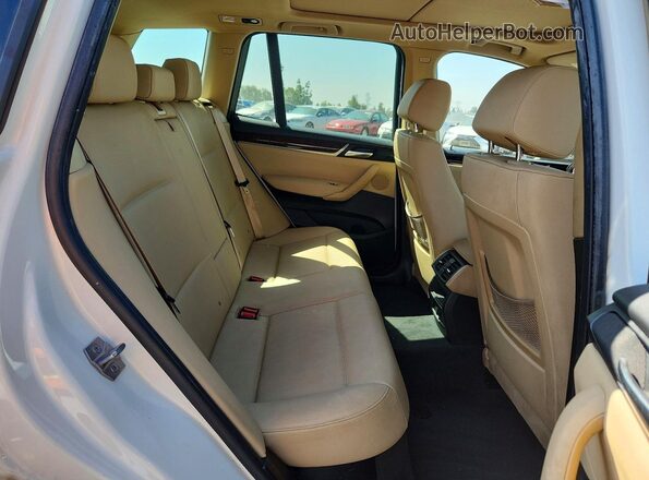 5UXWZ7C5XH0U45596 2017 BMW X3 White Вид задньої частини салону