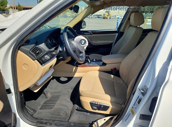 5UXWZ7C5XH0U45596 2017 BMW X3 White Вид салону спереду