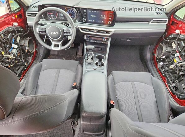 5XXG24J22NG082951 2022 KIA K5 Red Вид панелі приладів