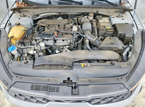 5XXG64J21NG105060 2022 KIA K5 Gray Вид задньої частини салону