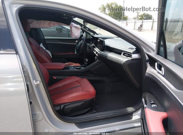 5XXG64J22RG241722 2024 KIA K5 Gray წინა სალონის ხედი