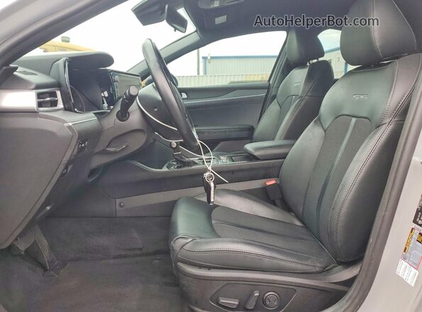 5XXG64J23NG143678 2022 KIA K5 Gray Widok wnętrza z przodu