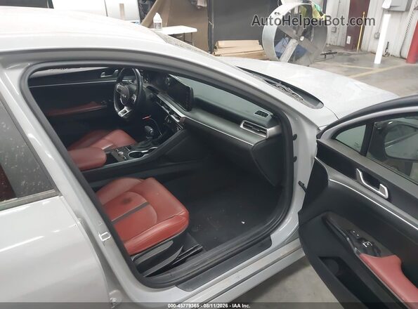 5XXG64J26RG252836 2024 KIA K5 Gray Widok wnętrza z przodu