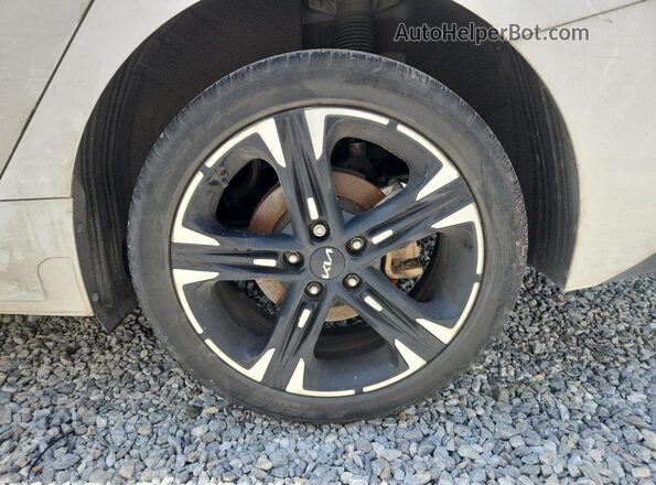 5XXG64J27RG240890 2024 KIA K5 White 