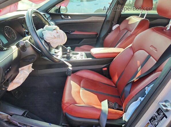 5XXG64J2XRG255626 2024 KIA K5 Gray Front interior view