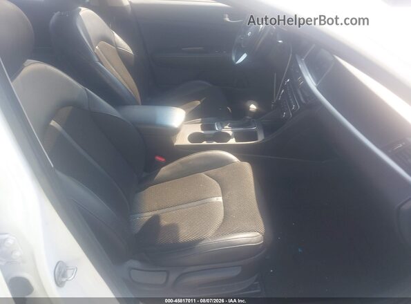 5XXGT4L30KG290969 2019 KIA OPTIMA White Front interior view