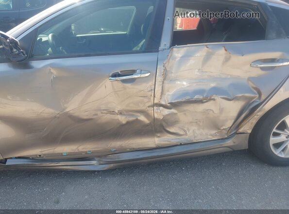 5XXGT4L38GG026809 2016 KIA OPTIMA Silver Widok z przodu