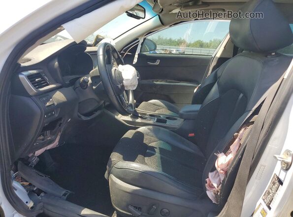 5XXGT4L38KG354059 2019 KIA OPTIMA Белый Вид салона спереди