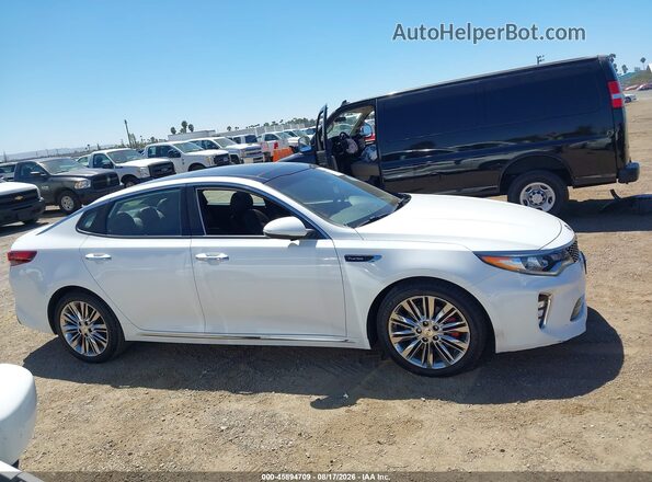 5XXGV4L22JG195412 2018 KIA OPTIMA White Vista interior trasera