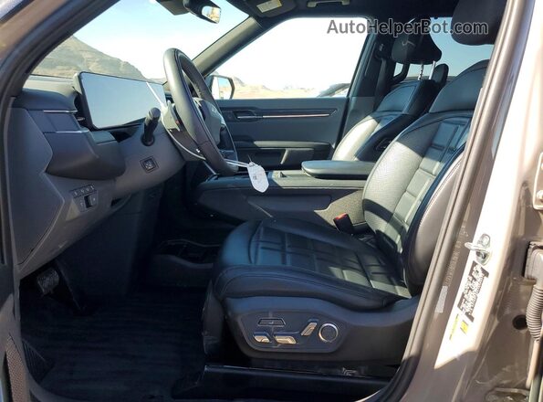 5XYADFS5XTG009372 2026 KIA EV9 Tan Front interior view