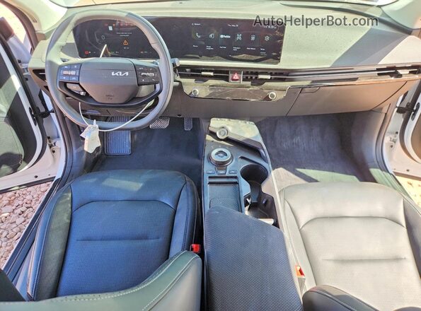 5XYC34JA0SG010902 2025 KIA EV6 Белый Вид панели приборов