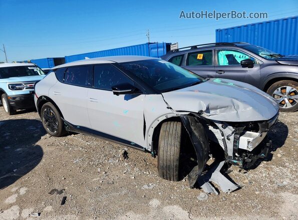 5XYC3DJC9SG004002 2025 KIA EV6 Серебряный Передняя правая четверть