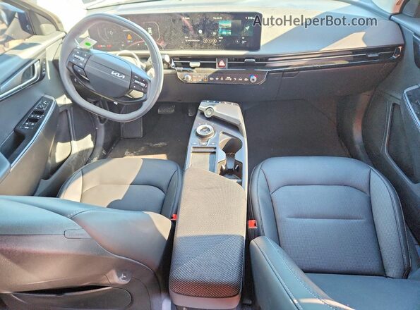 5XYC3DJC9SG004002 2025 KIA EV6 Серебряный Вид панели приборов