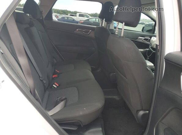 5XYK23DF7TG352414 2026 KIA SPORTAGE White Rear interior view