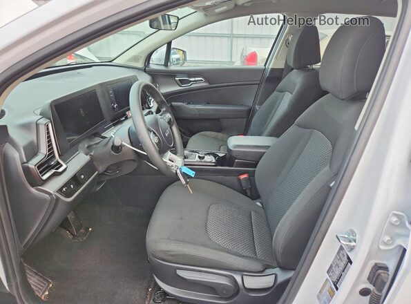 5XYK2CDF3SG320896 2025 KIA SPORTAGE White Front interior view
