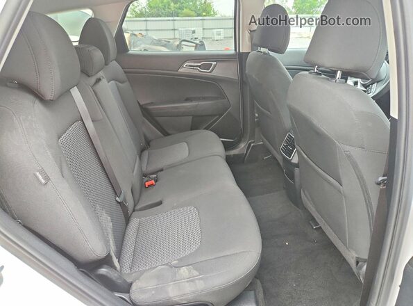 5XYK2CDF3SG320896 2025 KIA SPORTAGE White Rear seats view