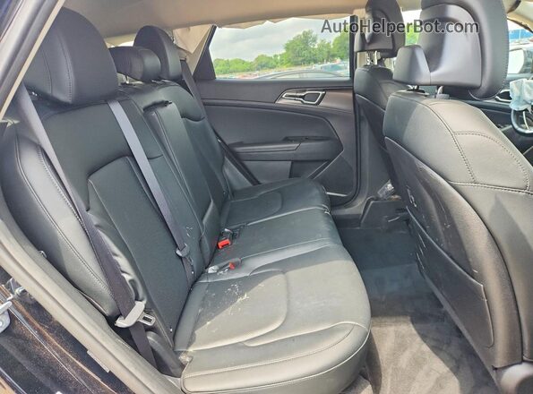 5XYK33AF5PG097074 2023 KIA SPORTAGE Черный Вид задней части салона