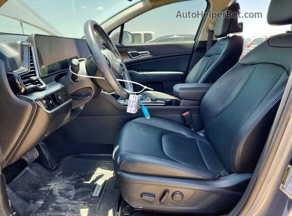 5XYK33AF6PG090134 2023 KIA SPORTAGE Серый Вид салона спереди