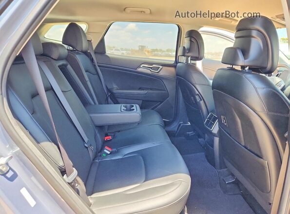 5XYK33AF6PG090134 2023 KIA SPORTAGE Серый Вид задней части салона