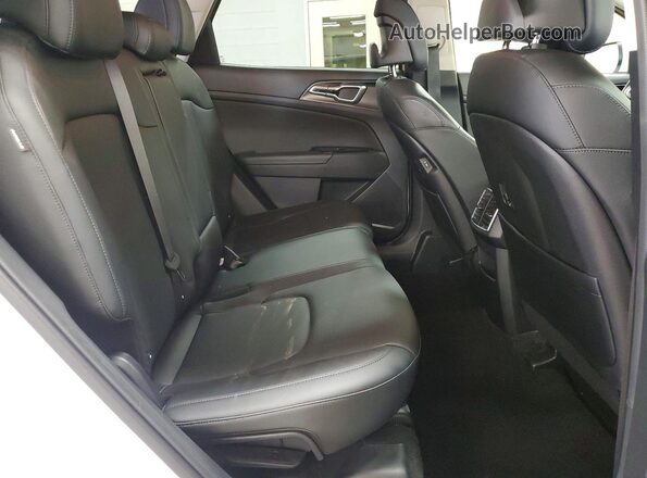 5XYK33DF1RG207861 2024 KIA SPORTAGE White უკანა სალონის ხედი