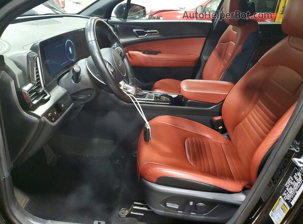 5XYK43AF5PG028267 2023 KIA SPORTAGE Black Front interior view
