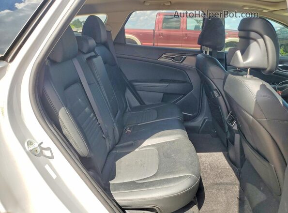 5XYK53AF0PG085148 2023 KIA SPORTAGE Silver უკანა სალონის ხედი