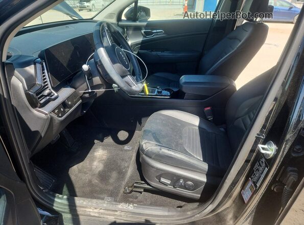 5XYK53AFXPG005807 2023 KIA SPORTAGE Black Widok wnętrza z przodu