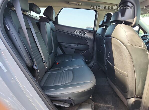 5XYK5CDF1RG205330 2024 KIA SPORTAGE Silver Rear interior view