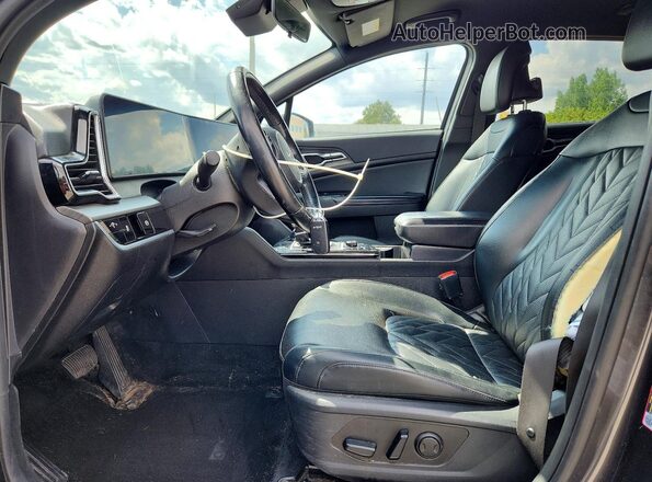 5XYK6CAF2PG074648 2023 KIA SPORTAGE Угольный Вид салона спереди